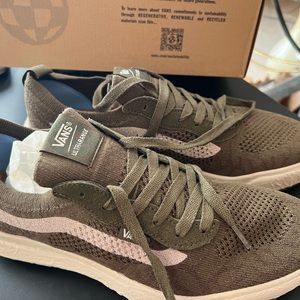 Vans ultrarange vr3 dark olive men’s 10
